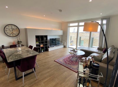 Double en-suite room with city views Main Photo
