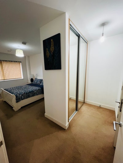 Double Bedroom - En-suite , with office setup Main Photo