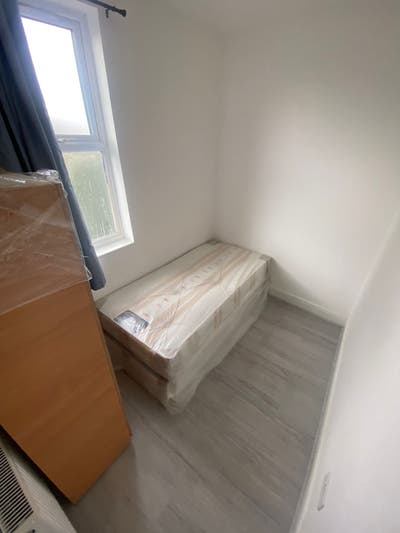 Single Room Available in Palmers Green N13 *.* Main Photo