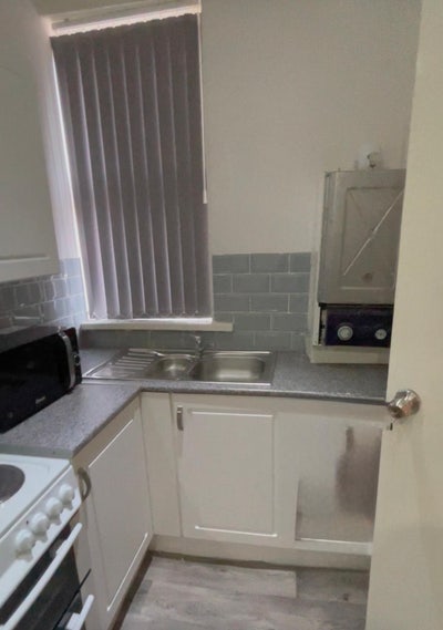 Lovely 1 Bed Studio in the of Leigh Town centre  Main Photo
