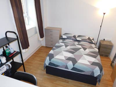 3 Rooms Available in Bow E3 *.* Main Photo