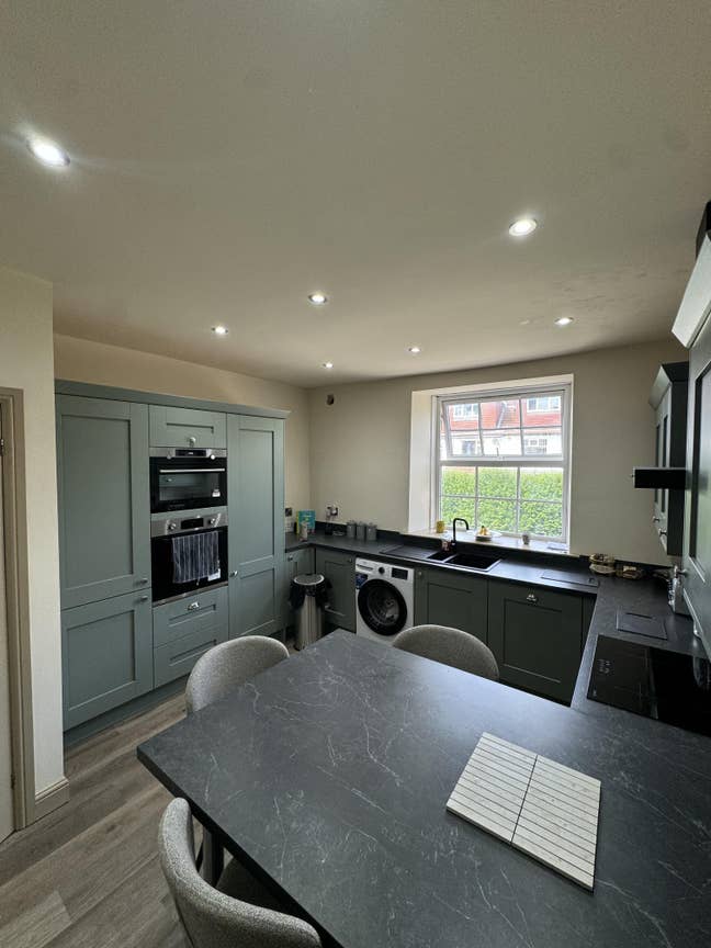 Double Room in Newly Refurbished Apartment Main Photo