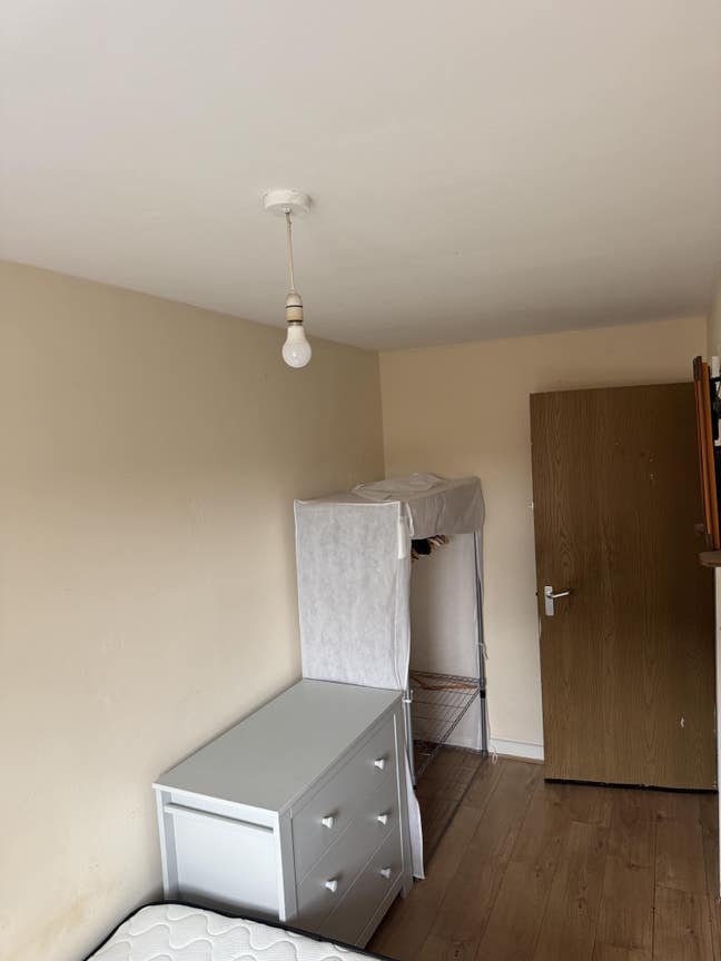 Double room to rent available now Main Photo