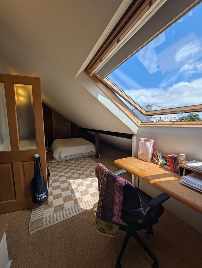 1 Double Bedroom, 1 Office & Bathroom Main Photo
