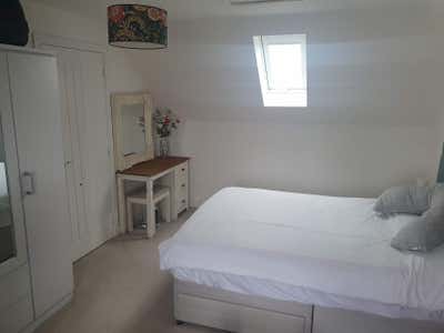 Spacious Double Room – 20 Minutes to Cambridge Cit Main Photo