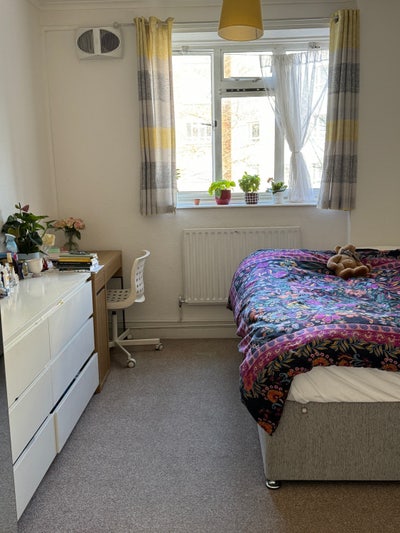 DoubleRoom in Battersea - Female Only Main Photo