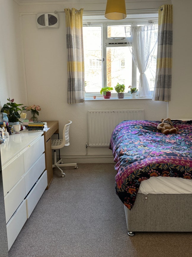DoubleRoom in Battersea - Female Only Main Photo