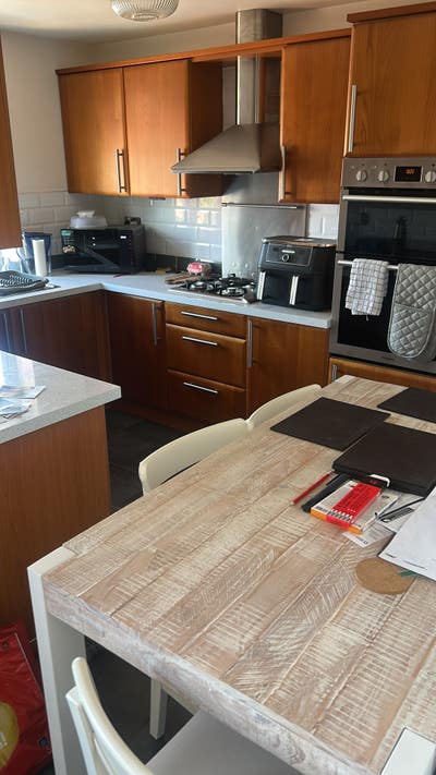 Modern home available for professional  Main Photo