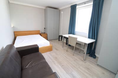 Massive Room In The Heart of Canary Wharf - 3BHK!! Main Photo