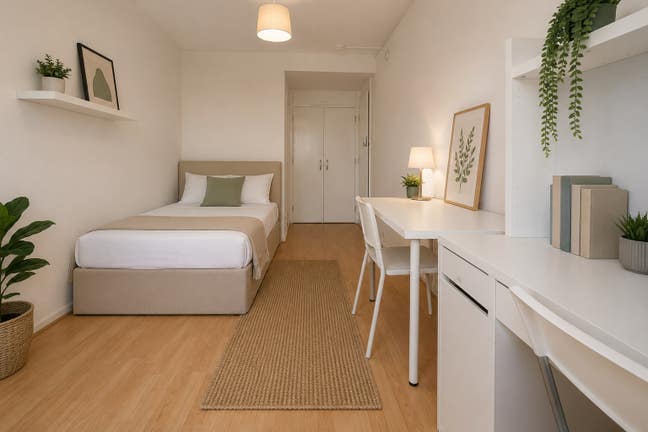 Prime Location-Large Room! Stunning 3 Beds Flat Main Photo