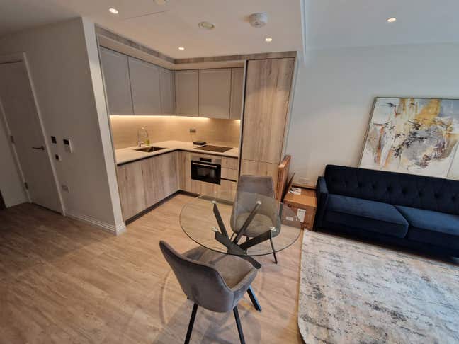 Brand New Manhattan Apartment – The Pinnacl Main Photo