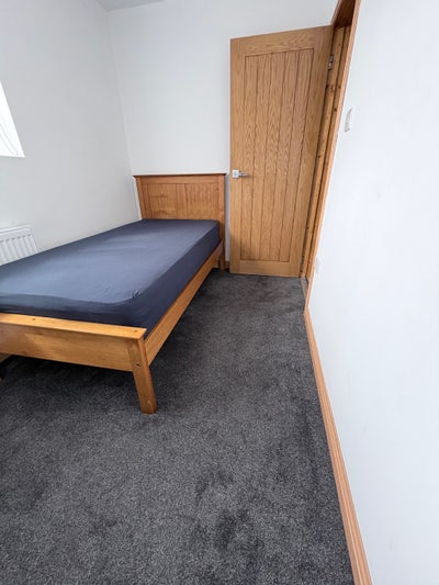 Single room available  Main Photo