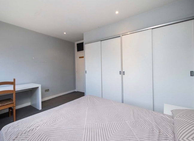 Big & Modern Rooms with  Chelsea View 😍 Main Photo