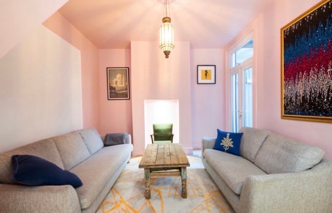 Room in 5 bed house|Living Room and Hug Garden Main Photo