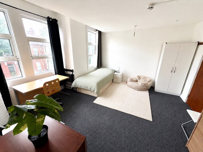  Large double room En-Suite Bath.ALLBills included Main Photo
