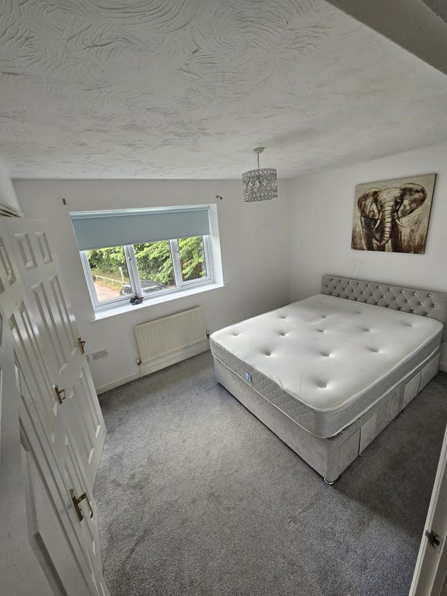 3-bedroom house – room(s) to rent Main Photo