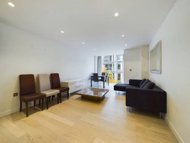 Spacious double room in Angel N17GH Main Photo