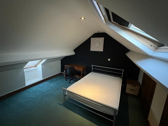 2 x double rooms..... Available now Main Photo
