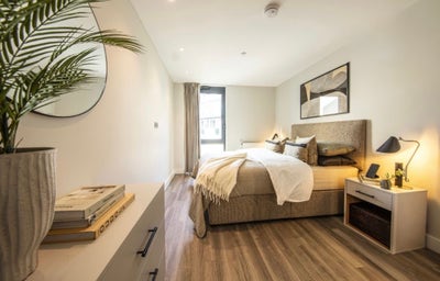 Large double room in Alameda - Wembley park Main Photo