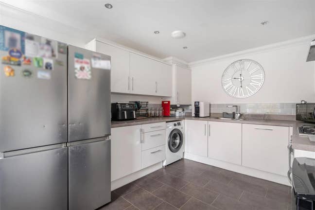 Fully furnished Double Room to rent Main Photo