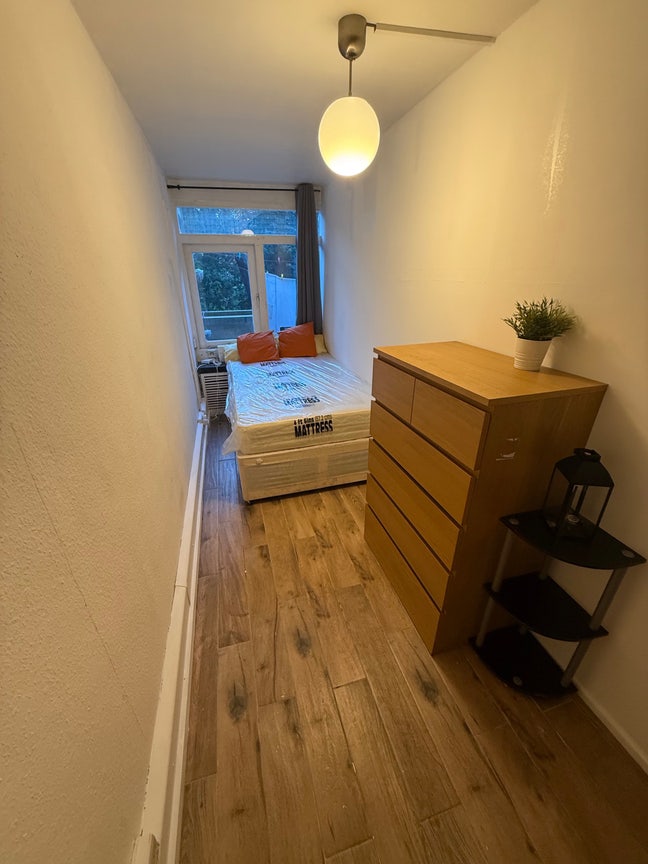 Double Room Available Near St Mary’s Hospital Main Photo
