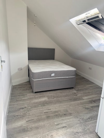 1 Bedroom Available in Cowley - Bills Included Main Photo