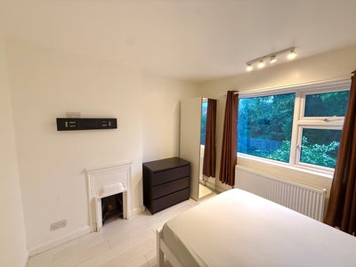 Single spacious Room / Double room Available  Main Photo