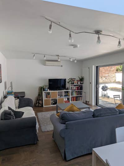 Large double ensuite room in bright 4-bed flat  Main Photo