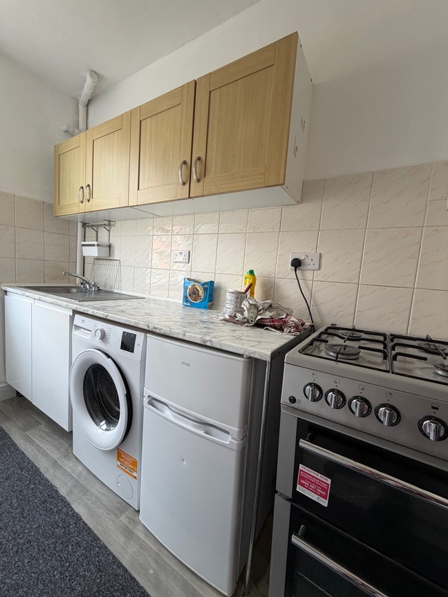 1 bedroom flat for professional couples  Main Photo