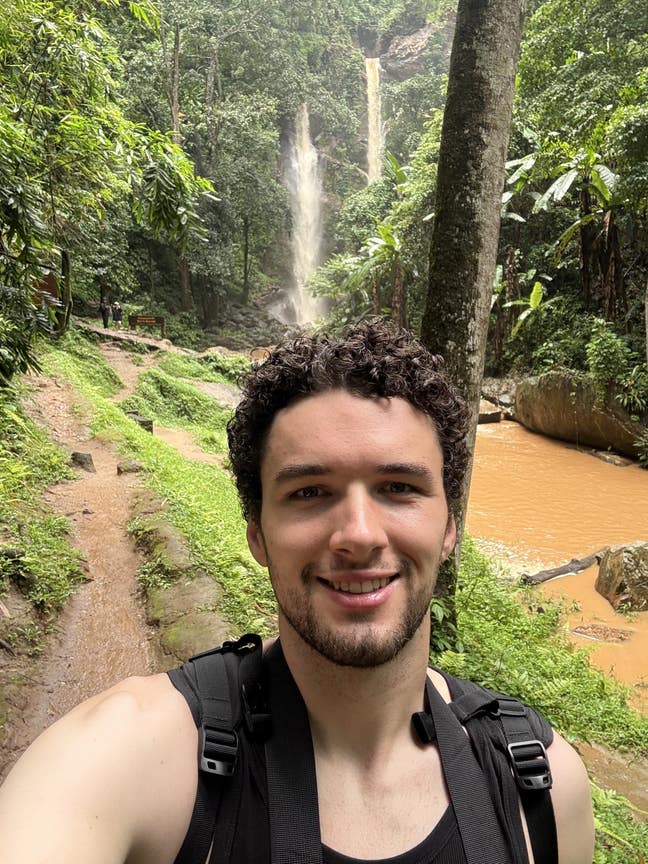 23y professional looking for flat/flatmate Main Photo