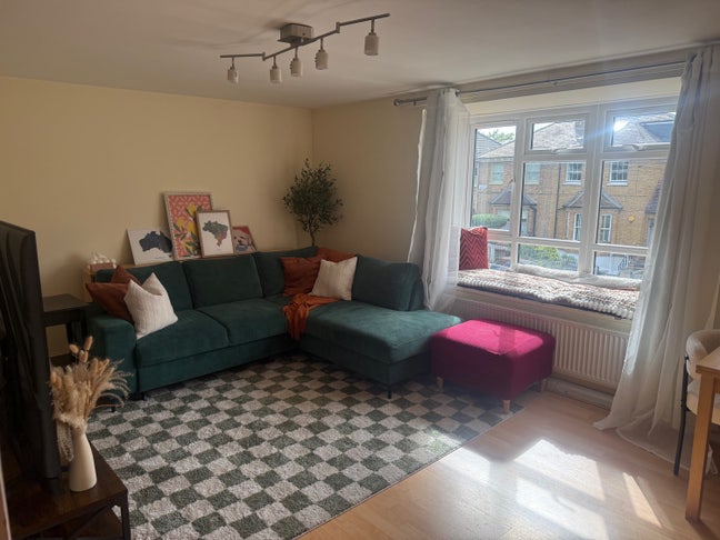 Large Double Room Available in Putney  Main Photo