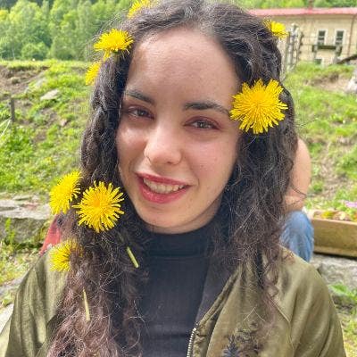 Looking for a Room with interesting people Main Photo