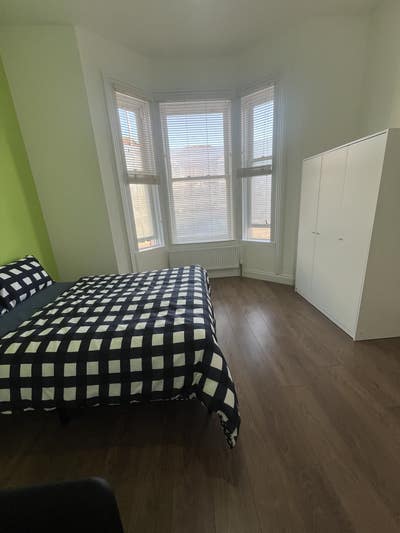 Spacious Ensuite Double Room Main Photo