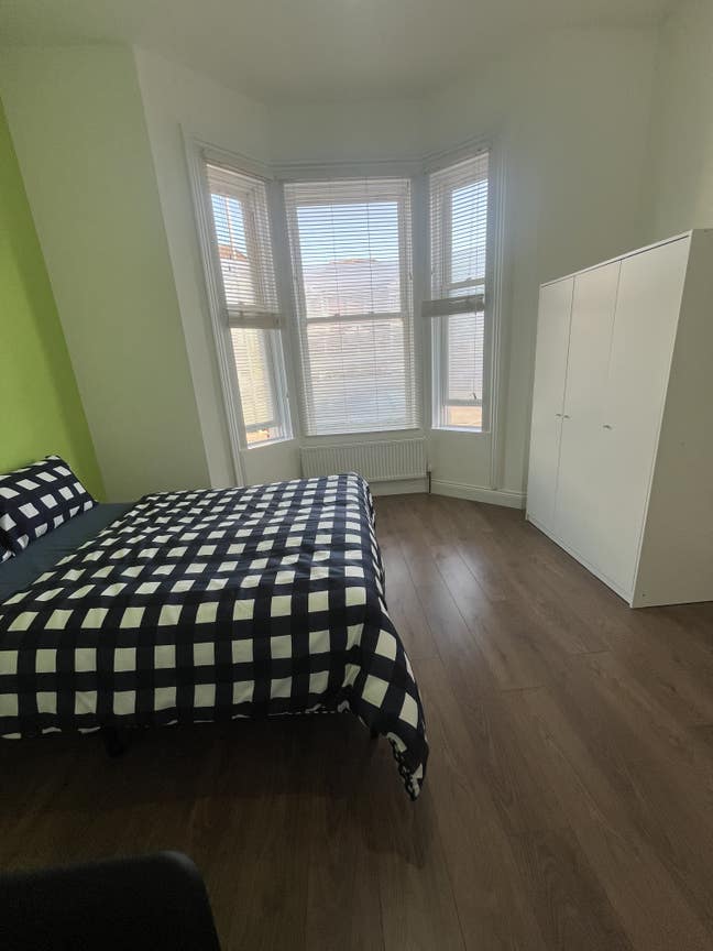 Spacious Ensuite Double Room Main Photo
