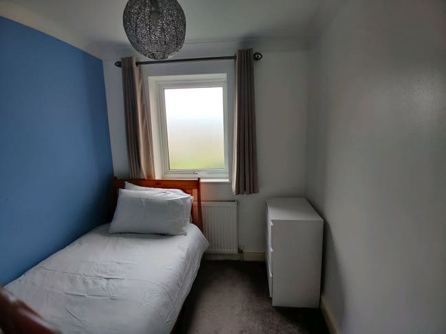 Single room for female in Hayes Main Photo