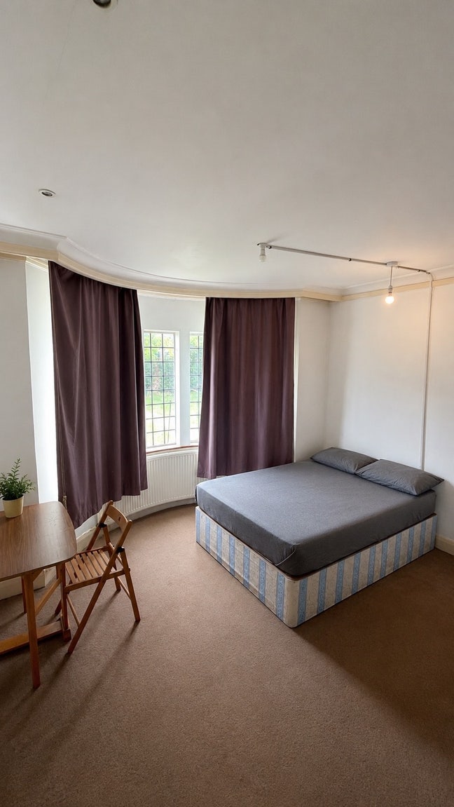Stunning Large Double Room (All Bills Included) Main Photo