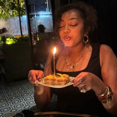 Professional Female seeks a single or double room Main Photo