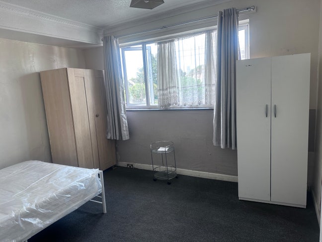  Spacious double Bedroom Available in Barking Main Photo