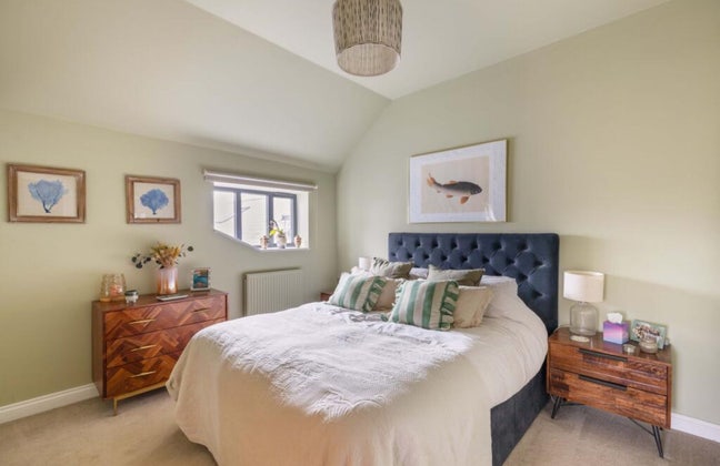 Room with private bathroom and living room Main Photo