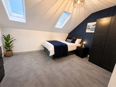 Luxurious house w/ Stunning Double rooms!  Main Photo
