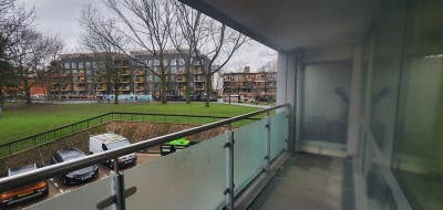 Large studio with balcony overlooking the canal Main Photo