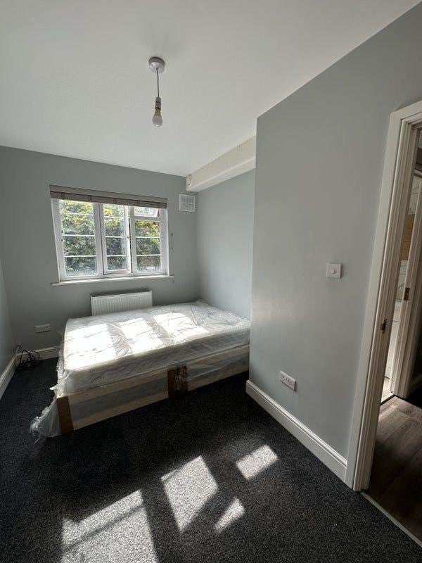 Semi double room to rent Main Photo