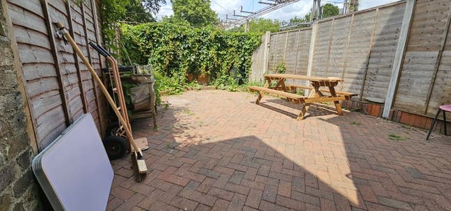Large double room ensuite on 2nd floor 20th July Main Photo