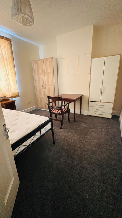 Furnished Double Room Available – Bills Included Main Photo