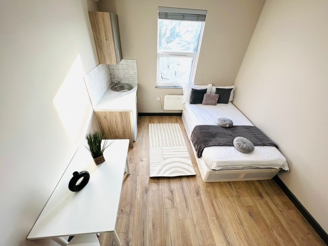 ✨ 🛏️ Ensuite Room to Let in- Feltham   Main Photo