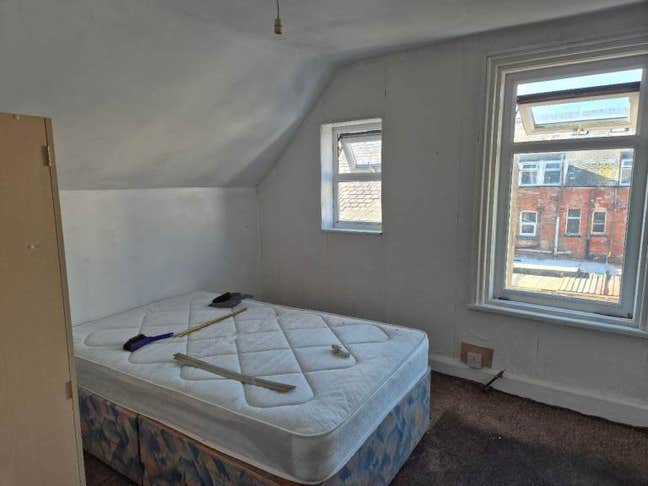 Ensuite Large Rooms to let in houseshare Main Photo