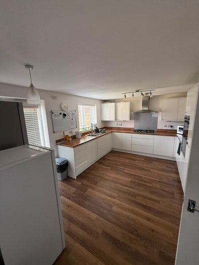 Spacious en-suite double room in Wixams Main Photo