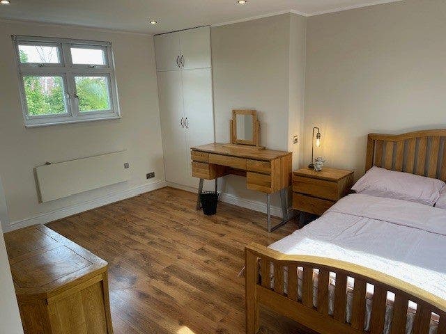 Spacious Double Ensuite Room Main Photo