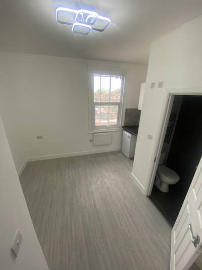 Big Ensuite Studio - Lewisham -Asap Main Photo