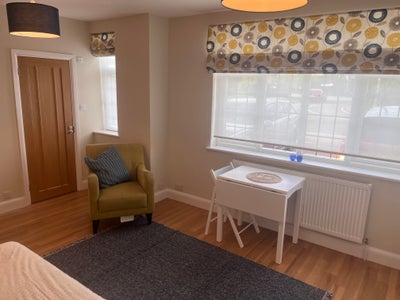 Stylish En-Suite - Own Entrance - Prime location Main Photo